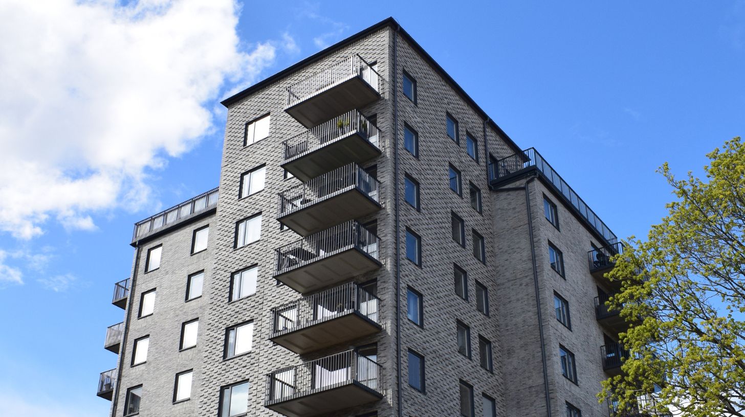 Glasa in balkong längst upp utan tak - Skapa balkongtak